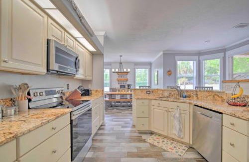 Crystal River House | Backyard Oasis w/Pool: Airy Crystal River Retreat