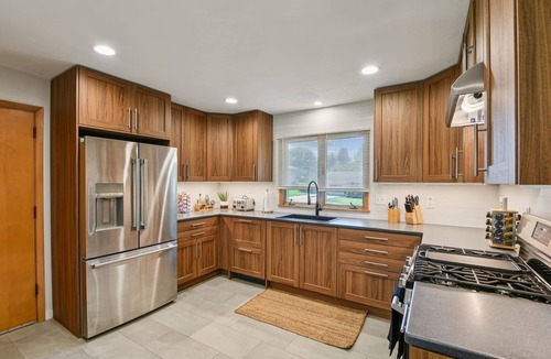 University Heights House | Backyard on Melrose - Walk to Kinnick & Hospital