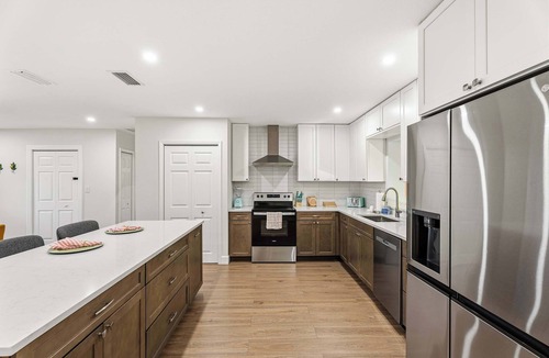 Palma Sola House | Backyard Paradise Sleeps 14 Arcade Games Spa
