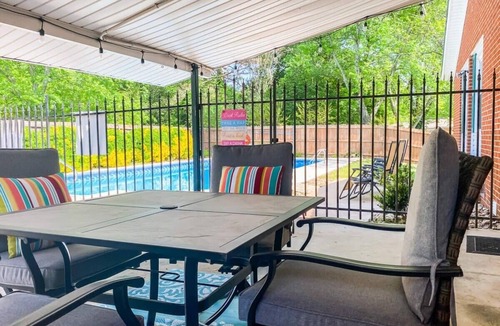 Madison House | Backyard Pool! Near Space Center- Mahan Splashdown