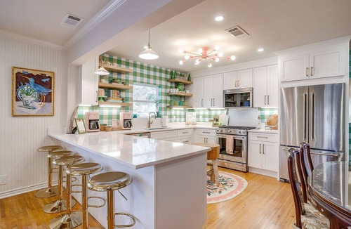 Westworth Village House | Backyard Resort | Pool, Spa, Sauna & Clubhouse 12