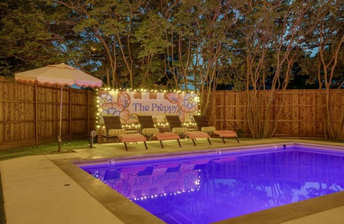Westworth Village House | Backyard Resort | Pool, Spa, Sauna & Clubhouse 12