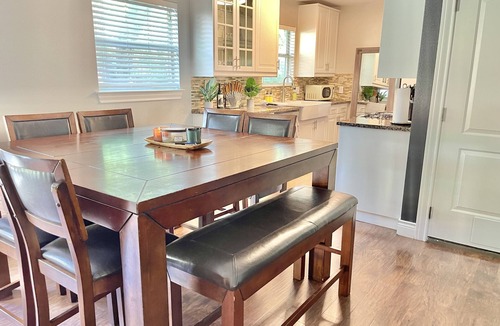 South Manchaca House | Backyard Spa Oasis- hot tub, cold plunge, and outdoor sauna. 10 min to downtown!