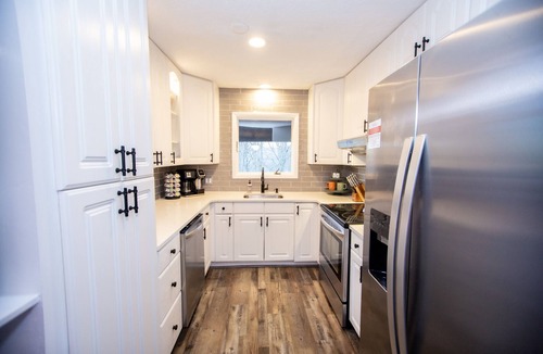 Beech Mountain Ski Chalet | Backyard trail access- AC- Hot tub - EV Charging