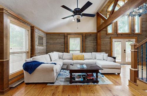 Bacliff House | Bacliff Family Getaway w/Game Room + Private Pool