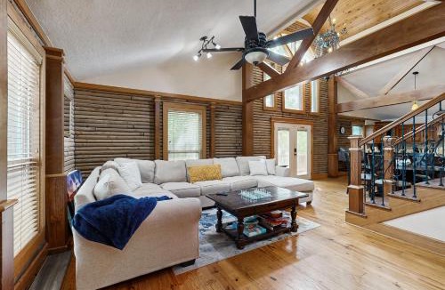 Bacliff House | Bacliff Family Getaway w/Game Room + Private Pool