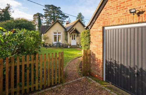 Henley-on-Thames House | Badgemore Cottage - From 250 Per Night