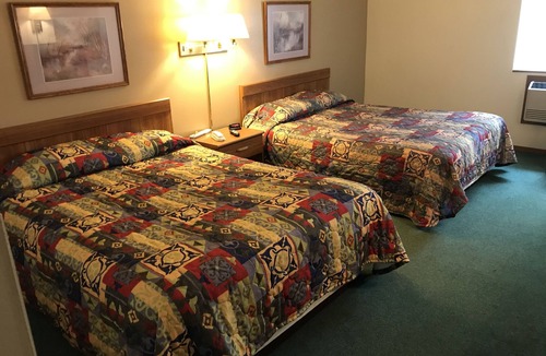 Lake Hallie Hotel | Badger Motel