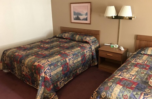 Lake Hallie Hotel | Badger Motel