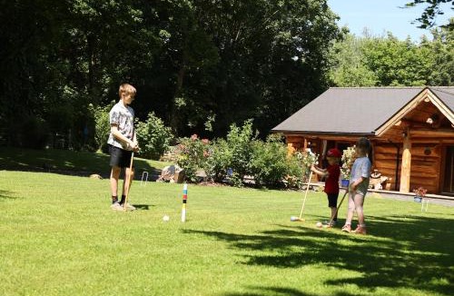 Telford Cabin | Badger's Wood at Hoo Farm