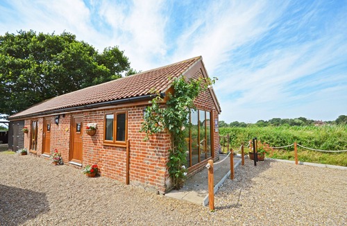 Hopton House | Badger Set - One Bedroom House, Sleeps 2