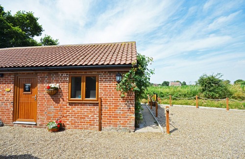Hopton House | Badger Set - One Bedroom House, Sleeps 2
