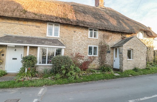 Littlebredy Cottage | BADGERS COTTAGE, pet friendly, with open fire in Chickerell
