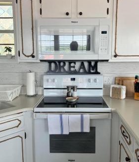 New London House | Badin Haven
