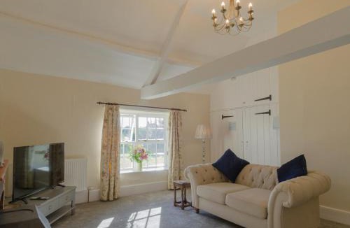 Badminton House | Badminton Farm Cottage