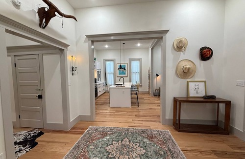 Bay City House | "Badonkadonkey" a historic home in Bay City, Texas