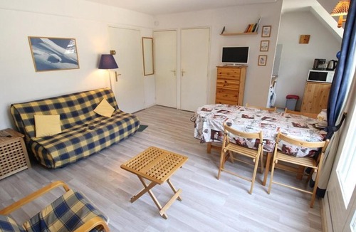 Bagneres-de-Luchon Apartment | Bagnères-de-Luchon : Duplex calme 4 pers, balcon, parking - FR-1-313-143