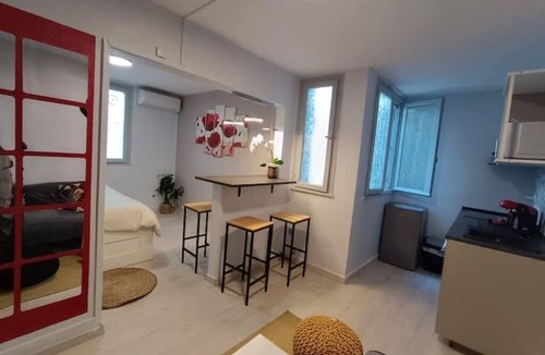 Bagnols-sur-Ceze Apartment | Bagnol Chill - Your cosy cocoon 30 min from Avignon (4 pers.)