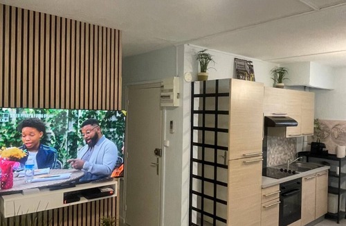 Bagnols-sur-Ceze Apartment | Bagnol Cosy - Cosy apartment for 3 people, 30 min from Avignon