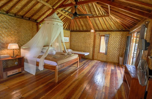 Sekongkang Bed & Breakfast | Baha Baha Villas