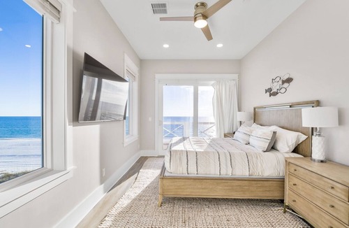 Crescent Beach House | "Bahama Mama" Beachfront + Private Pool!