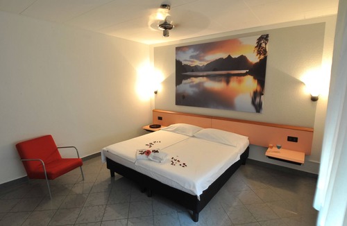 Pedrinate Hotel | Bahnhof Haus