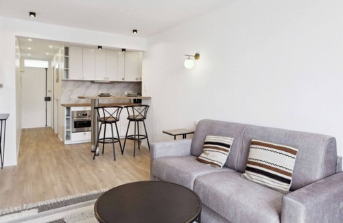 Republique–Point-du-Jour Apartment | Bail mobilité - grand studio - Paris