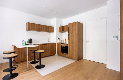 Neuilly-sur-Seine Apartment | Bail Mobilité - Neuilly - 1 chambre - Balcon