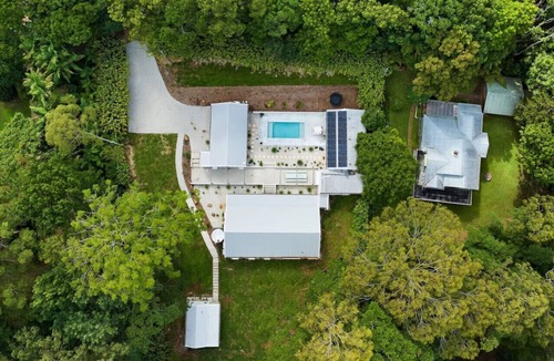 Ewingsdale House | Bailen Byron Serene Luxury Villa