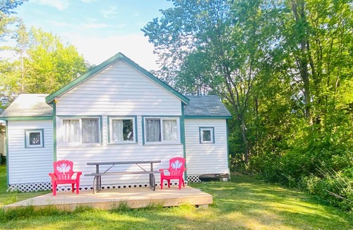 Centre Hastings Cabin | Bailey's Cottages (#5) - Quiet cabin on the lake
