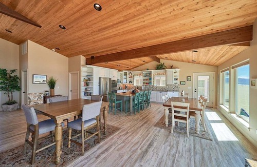 Kiwanda Shores House | Bailey's Place-lux modern beachfront. Single level.
