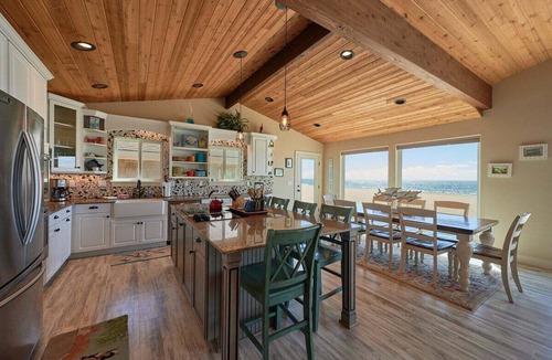 Kiwanda Shores House | Bailey's Place-lux modern beachfront. Single level.