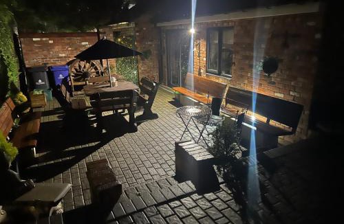 Loversall Ski Chalet | bailiffs cottage annex