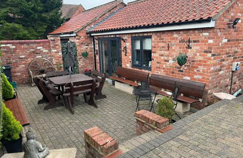 Loversall Ski Chalet | bailiffs cottage annex