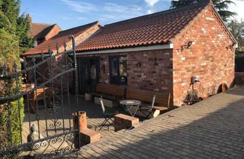 Loversall Ski Chalet | bailiffs cottage annex