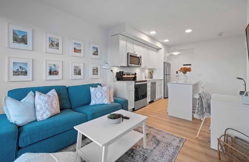Crescent Heights Apartment | "Baja Blast" 2BR |Mins to Stampede | Rooftop Patio