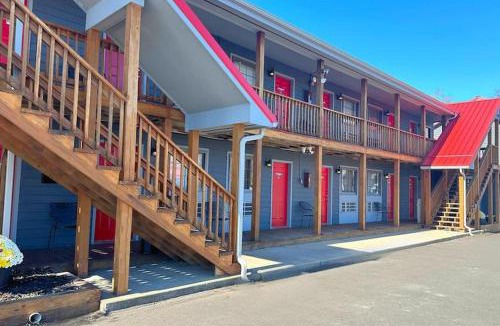Mountain Lake Park Hotel | Baja Motel