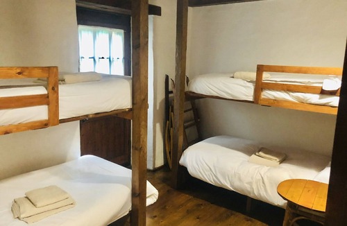 Arties Apartment | Bajo con Jardin y Terraza en Arties. 2 Dormitorios y 2 baños (1 en suite). 6pax