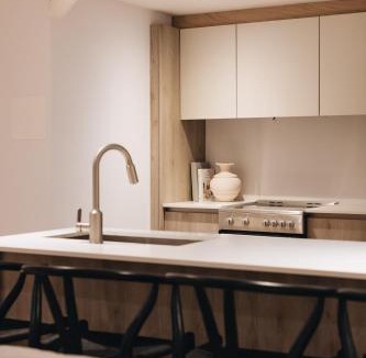 Chinatown Apartment | Bakan- Quartier des Congres, Convention District