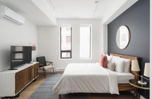 Chinatown Apartment | Bakan- Quartier des Congres, Convention District