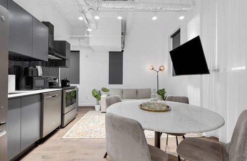 Downtown Montreal Apartment | Bakan - Sainte Catherine