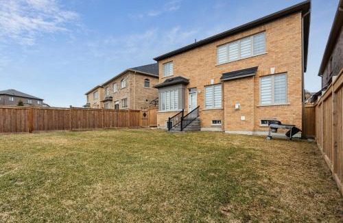 Whitchurch-Stouffville Apartment | Baker Hill Executive Suite 2 Br Basement Apartment with Full Kitchen and Bath