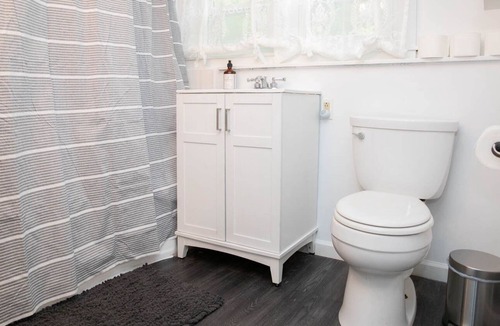 Florence Cottage | Baker’s Cottage on 1 acre