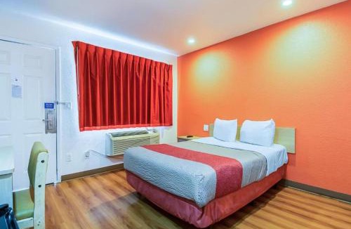 Oildale Hotel | Bakersfield Inn