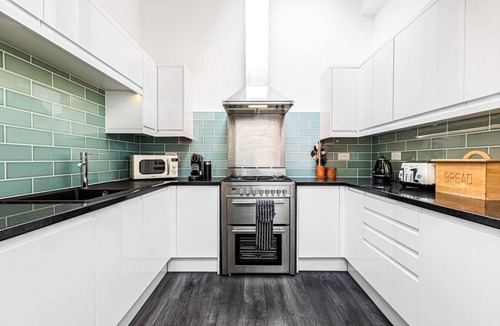 Henley Apartment | Bakersfield Retreat - pet friendly