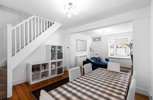 Henley Apartment | Bakersfield Retreat - pet friendly