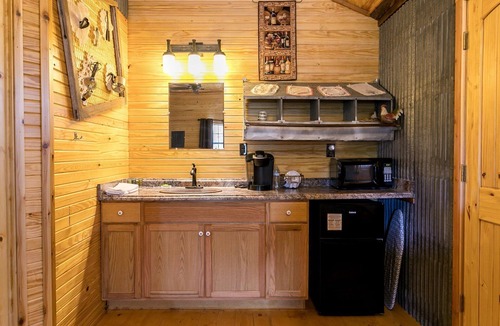 Fredericksburg Cabin | Bakery Haus- Red Velvet Suite | Wonderful Porch