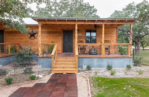 Fredericksburg Cabin | Bakery Haus- Red Velvet Suite | Wonderful Porch