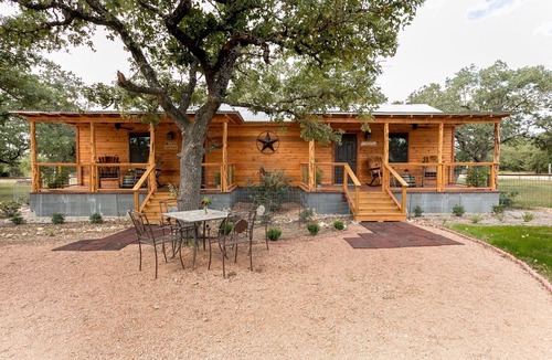 Fredericksburg Cabin | Bakery Haus- Red Velvet Suite | Wonderful Porch