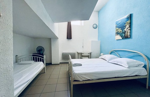 8th Arrondissement Hostel | Balaena